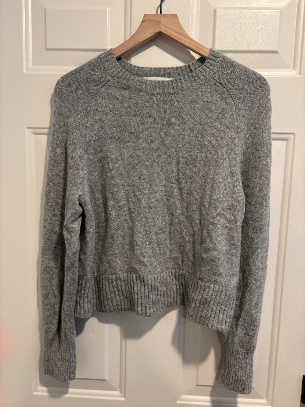 everlane cashmere sweater